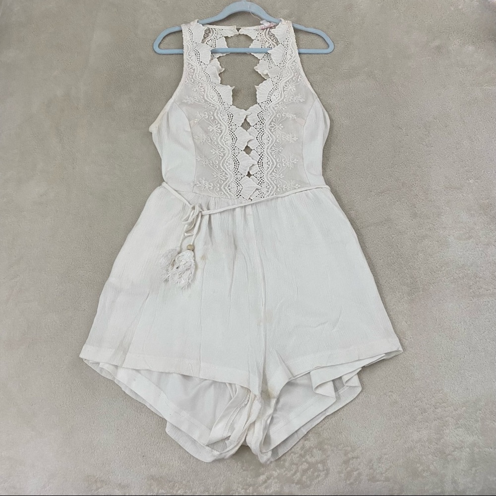 White Romper w/ Pockets 🤍 (adorable)